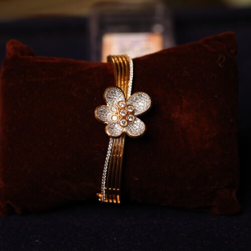 STONE FITTED OVAL SHAPE BRACELET