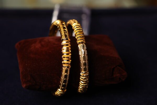 GOLD POLISHED HALF RULI NAKSHA BANGLE