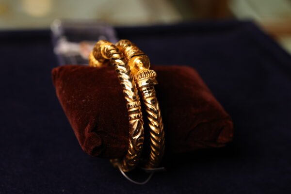 GOLD POLISHED NAKSHA BANGLE SIZE