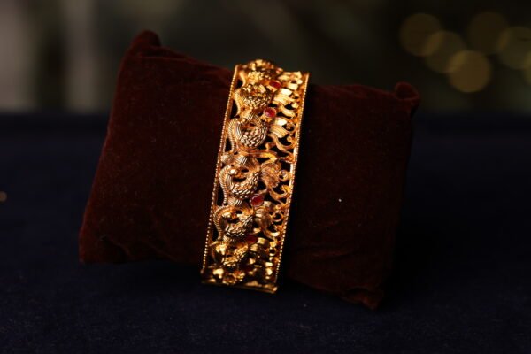 WHITE STONE FITTED OVAL SHAPE BRACELET BRACELET